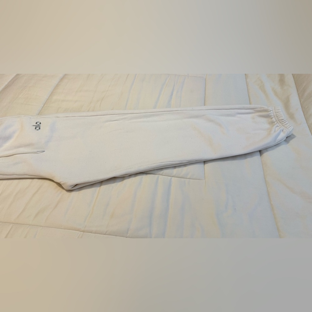 ALO Yoga Off-White Accolade Sweat Pant gently worn - Picture 12 of 12